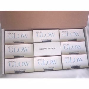 RODAN + FIELDS REDEFINE Give It A Glow Samples